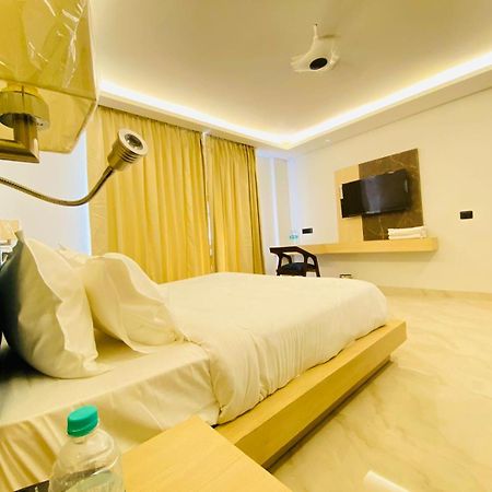 Hotel Holiday Grand Greater Noida Ngoại thất bức ảnh