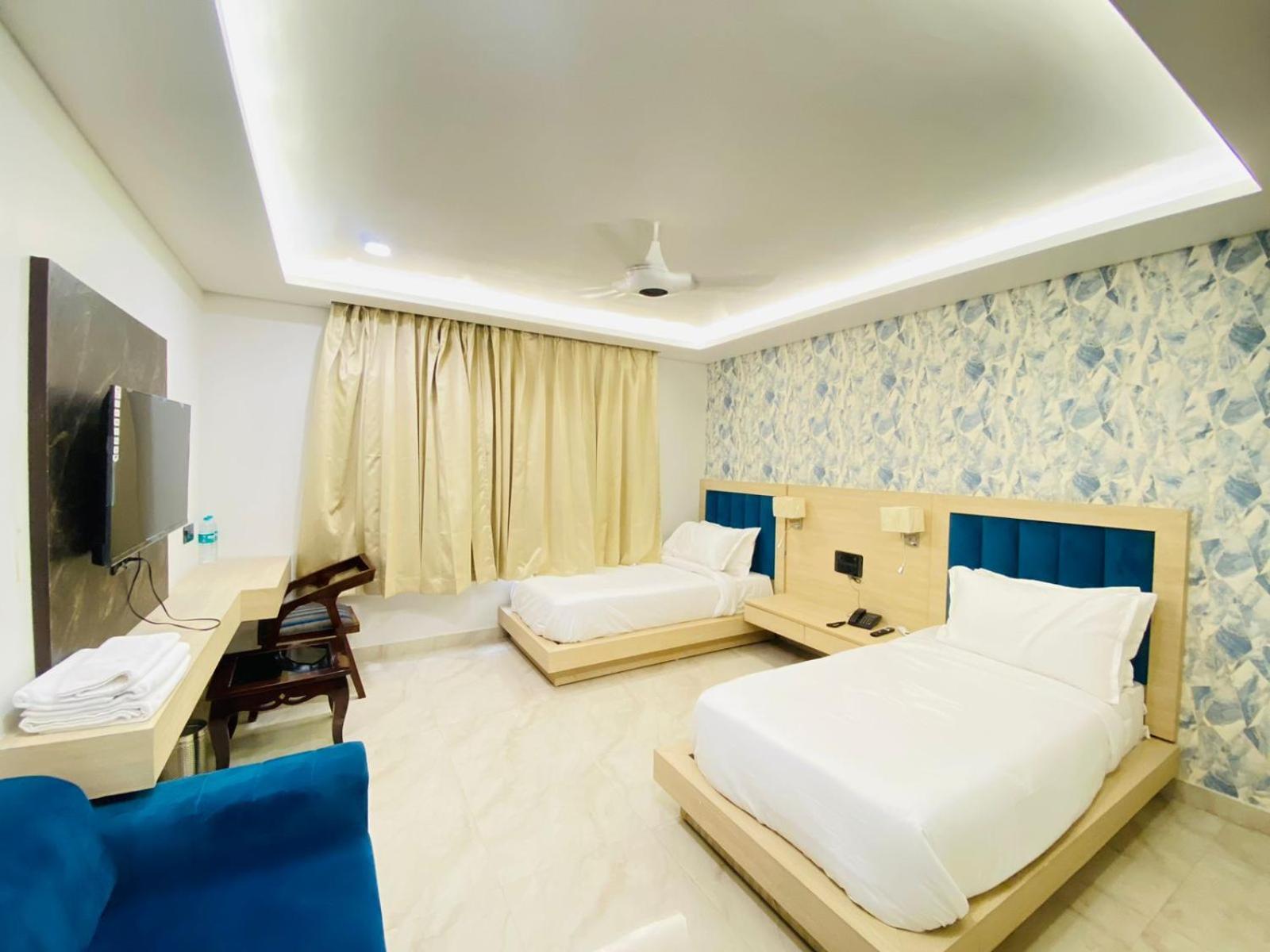 Hotel Holiday Grand Greater Noida Ngoại thất bức ảnh