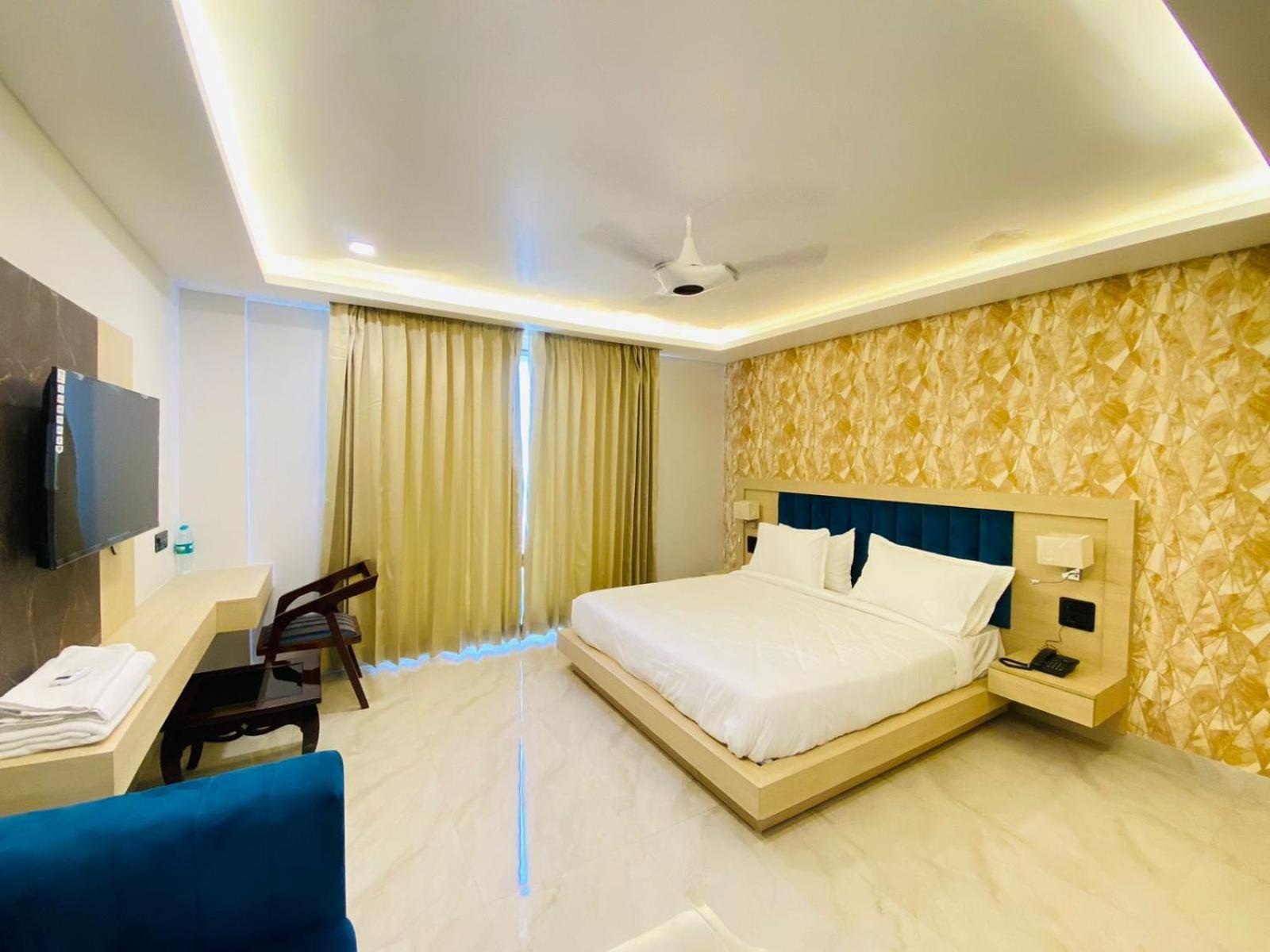 Hotel Holiday Grand Greater Noida Ngoại thất bức ảnh