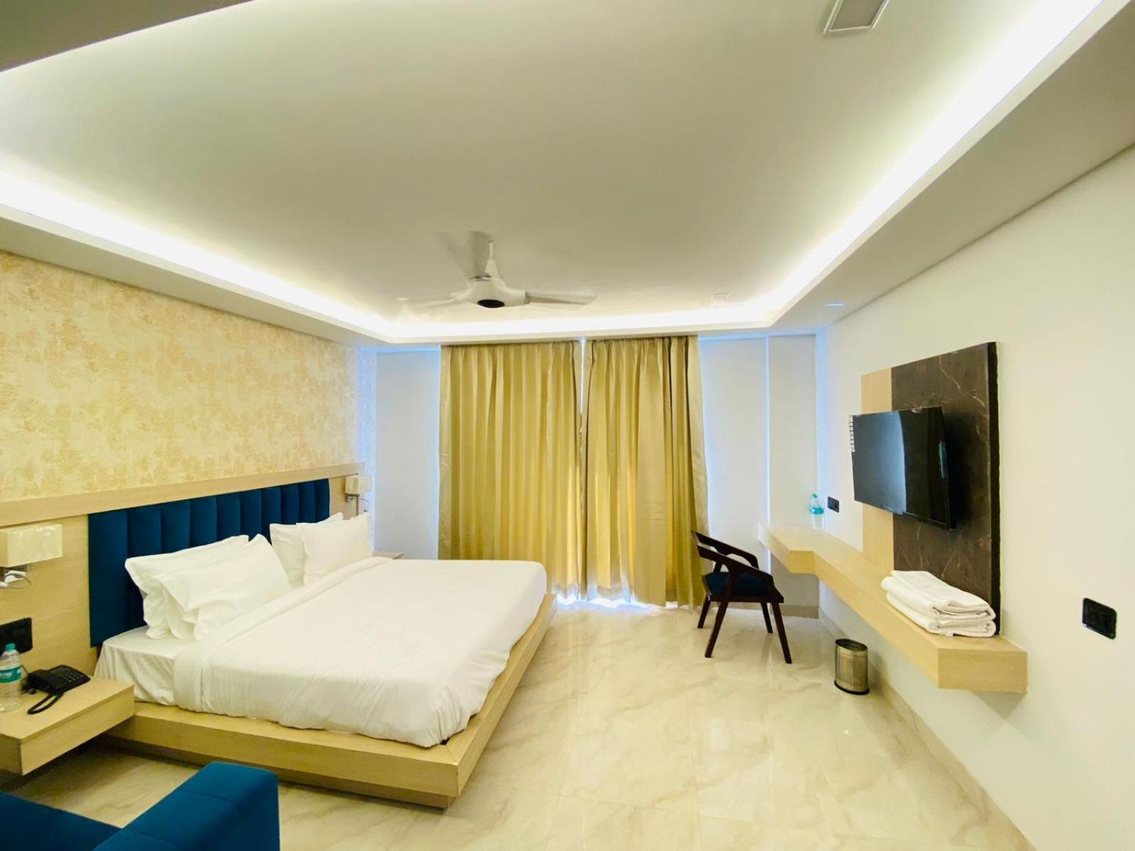 Hotel Holiday Grand Greater Noida Ngoại thất bức ảnh